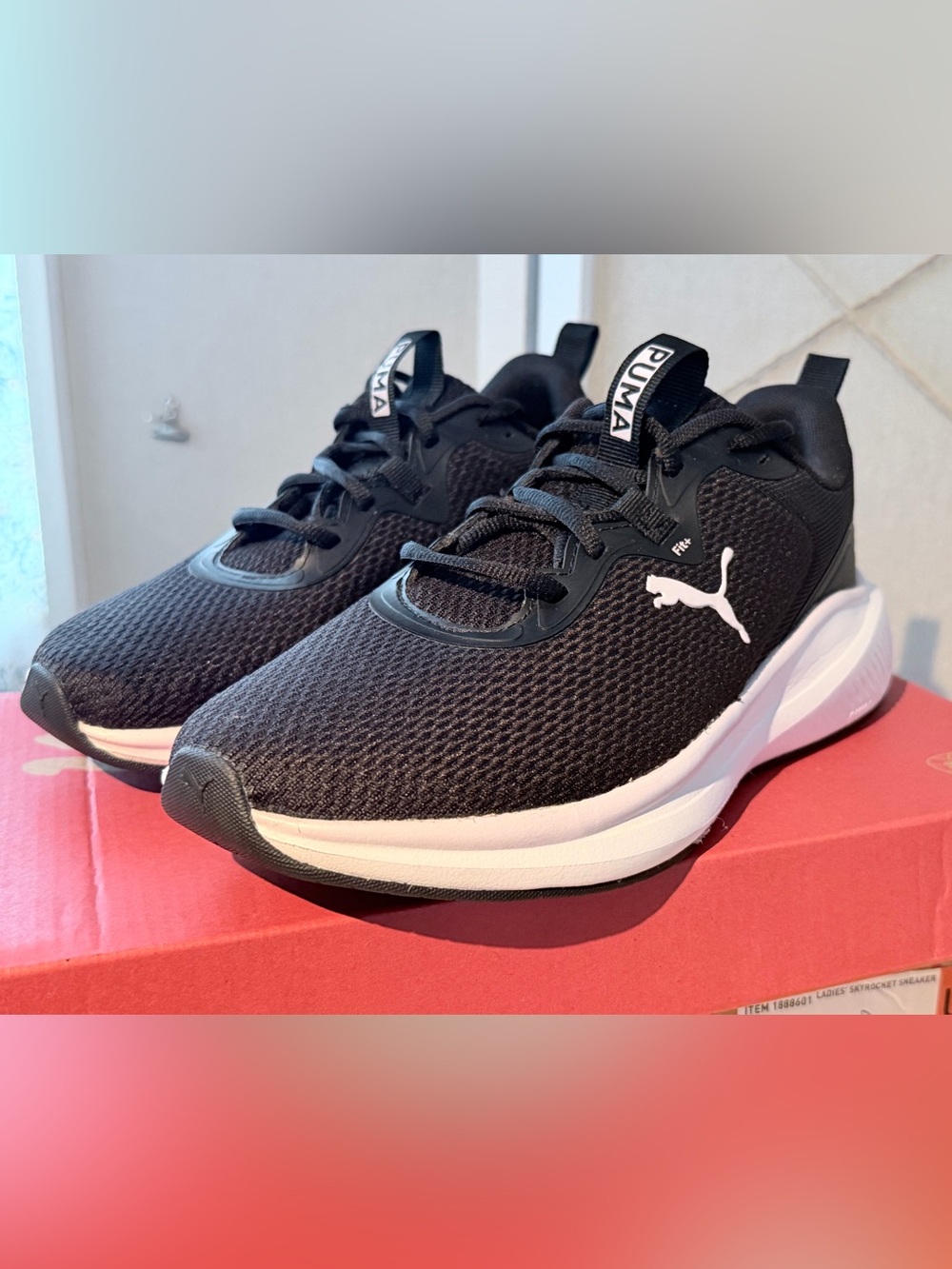 Puma Ladies’ Skyrocket Sneaker Black and White Athletic Shoes NIB